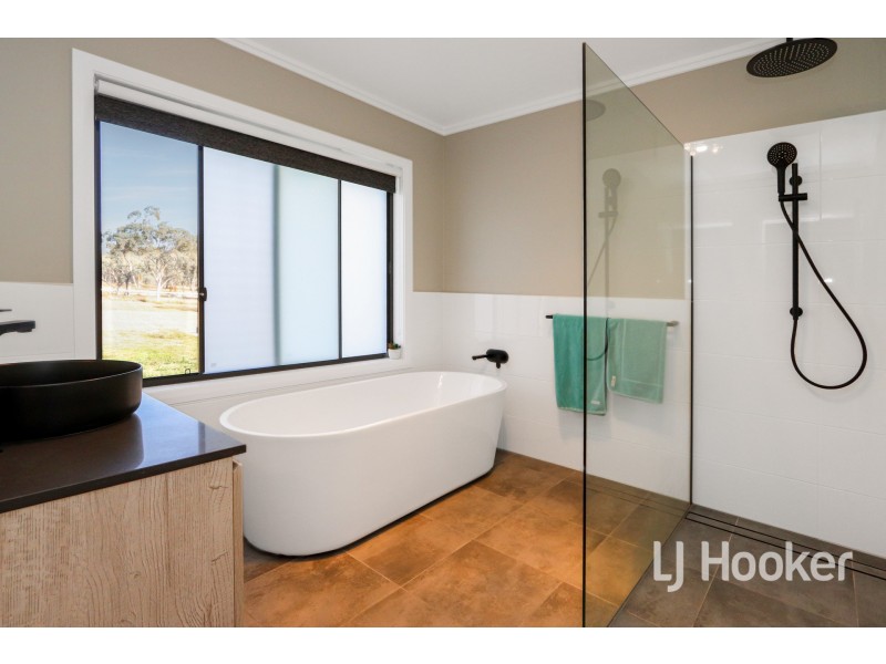 2 Sylvan Drive, Inverell NSW 2360