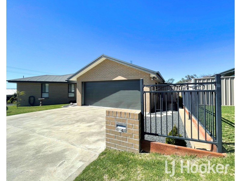 54 Froude Street, Inverell NSW 2360