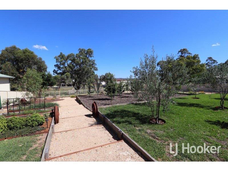 2/30 Queens Terrace, Inverell NSW 2360