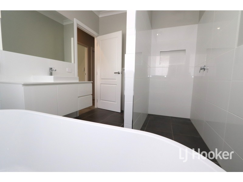 38 Sylvan Drive, Inverell NSW 2360