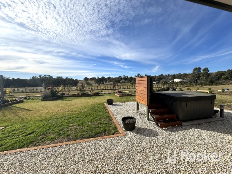 38 Sylvan Drive, Inverell NSW 2360