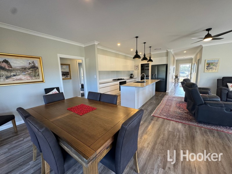 38 Sylvan Drive, Inverell NSW 2360