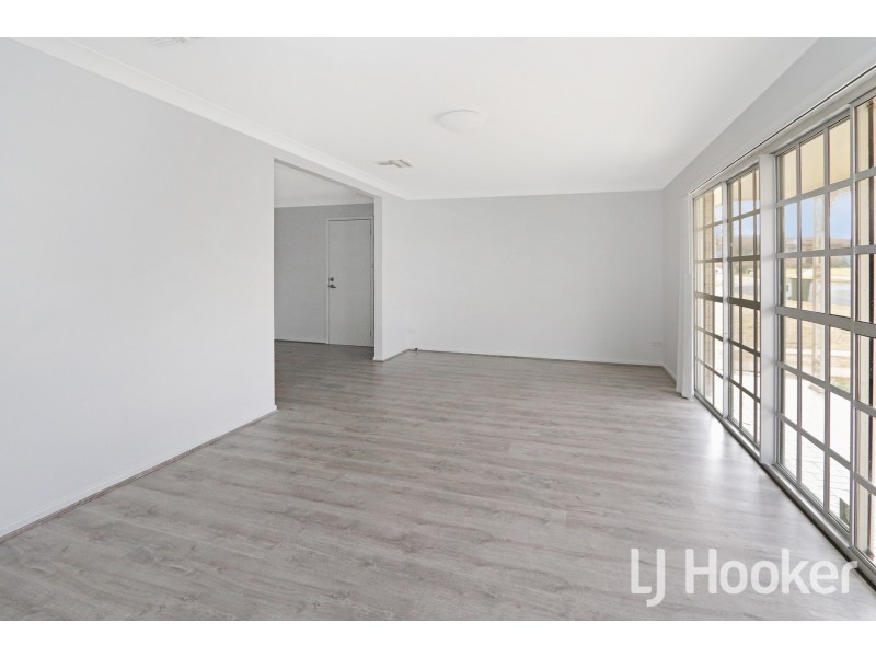 Eight Sequoia Place, Inverell NSW 2360