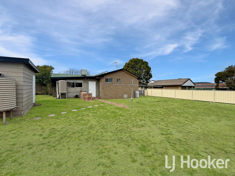 Eight Sequoia Place, Inverell NSW 2360