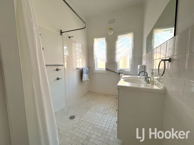 82 Evans Street, Inverell NSW 2360