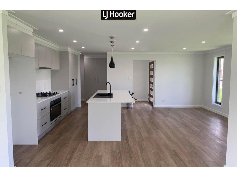 8 Max Place, Inverell NSW 2360