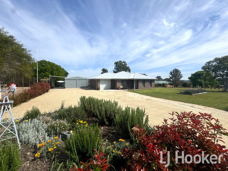 Fifteen Hampton Court, Inverell NSW 2360