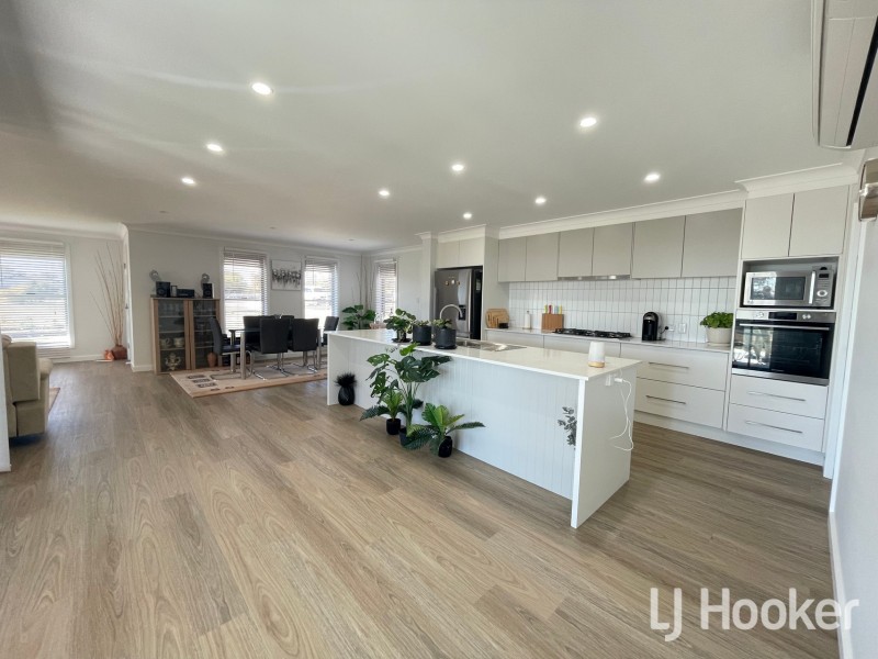 Fifteen Hampton Court, Inverell NSW 2360