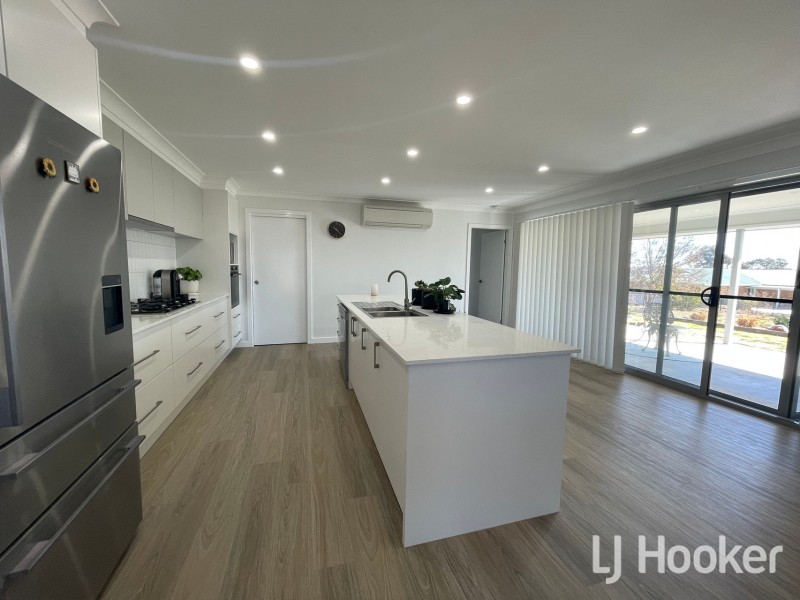 Fifteen Hampton Court, Inverell NSW 2360