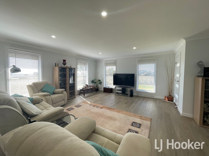 Fifteen Hampton Court, Inverell NSW 2360