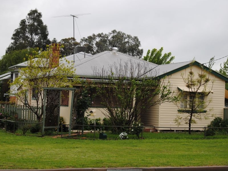 74 Mansfield Street, Inverell NSW 2360