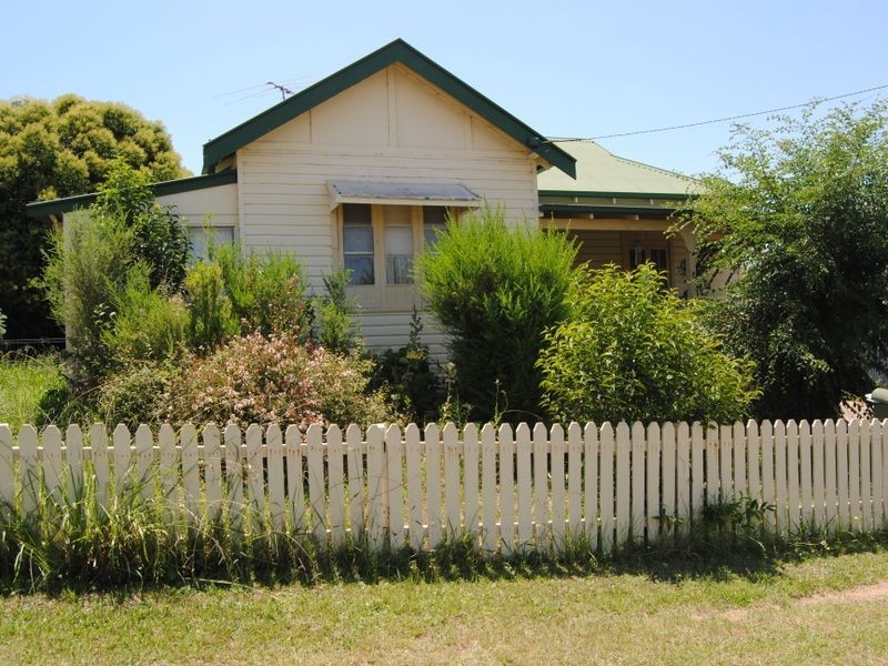 7 Rosslyn Street, Inverell NSW 2360