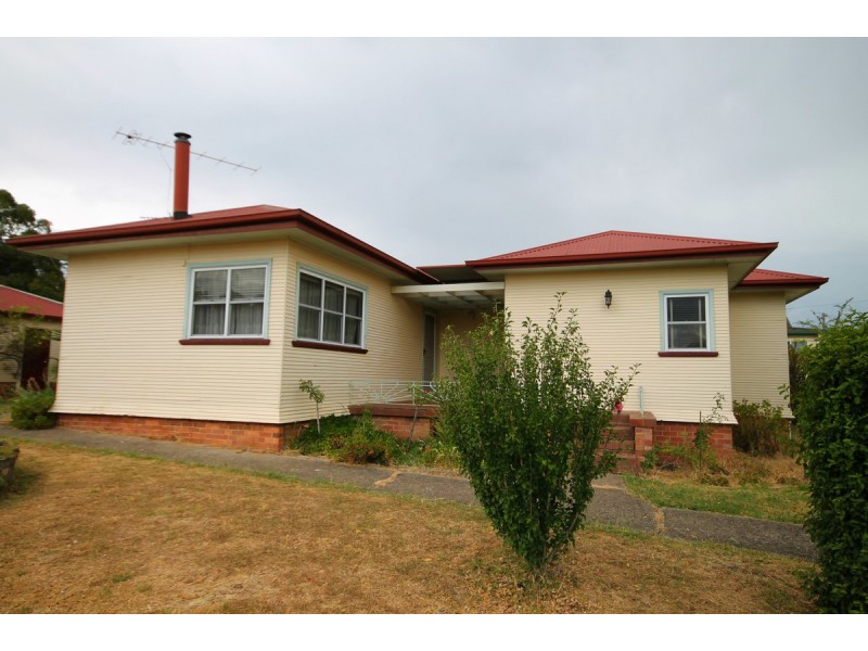 61 Clive Street, Inverell NSW 2360