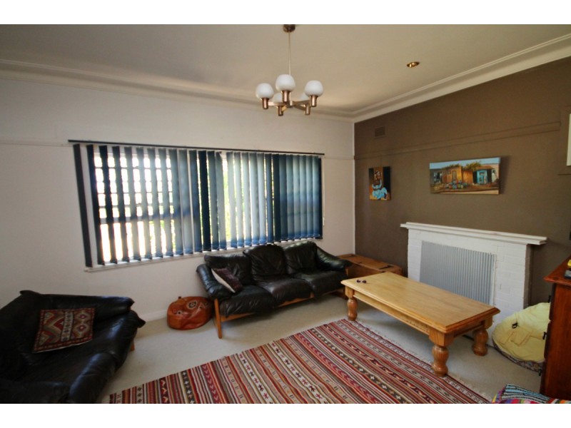 9 East Street, Inverell NSW 2360