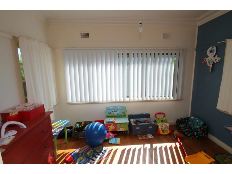 9 East Street, Inverell NSW 2360