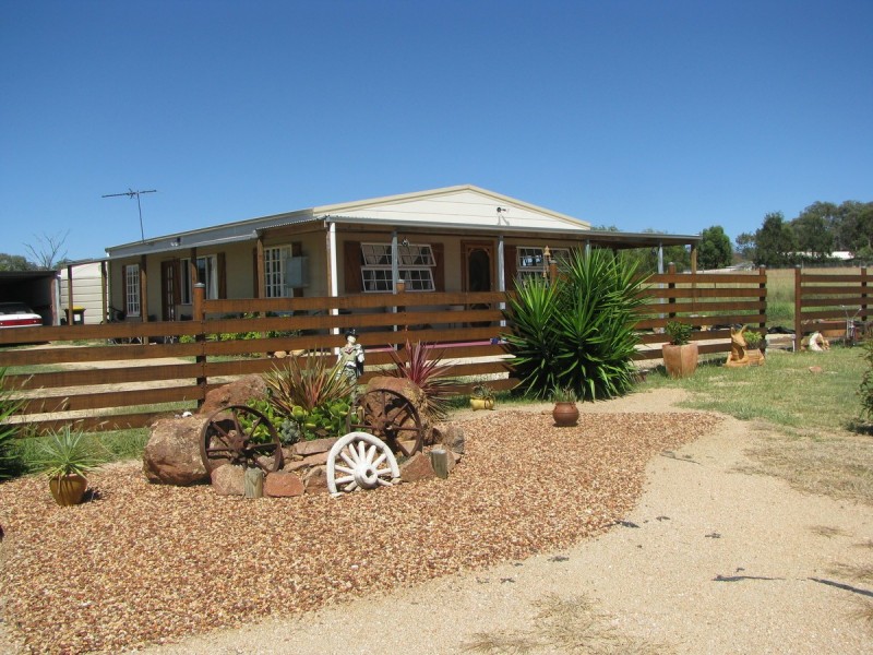 16 Ditzells Drive, Inverell NSW 2360