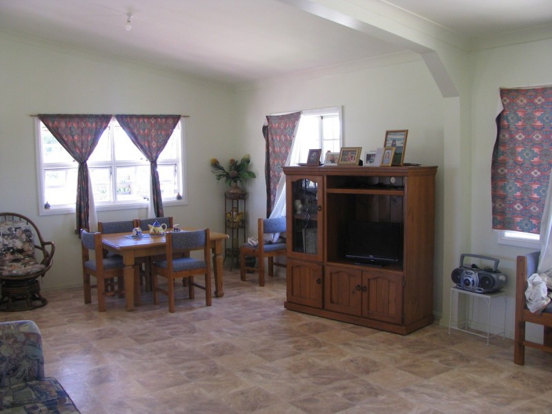 16 Ditzells Drive, Inverell NSW 2360