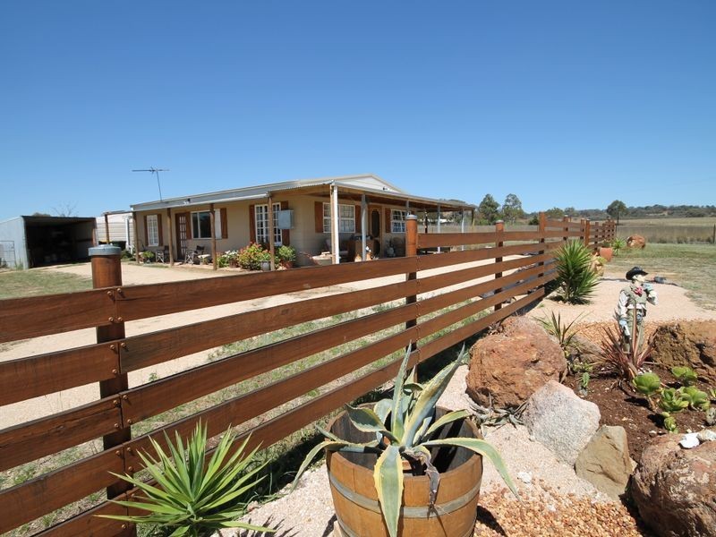 16 Ditzells Drive, Inverell NSW 2360