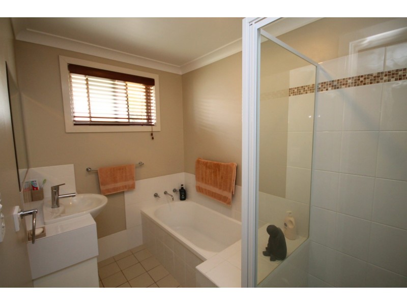 12A Brownleigh Vale Drive, Inverell NSW 2360