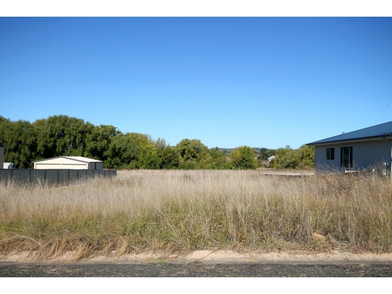 27 Brownleigh Vale Drive, Inverell NSW 2360