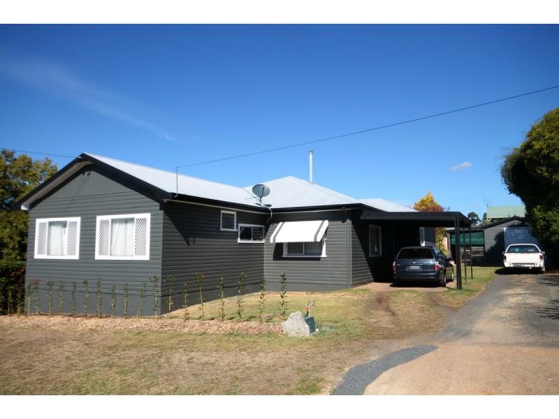 11 Carlyle Street, Inverell NSW 2360