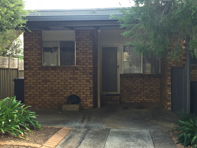 2/4 Herbert Street, Inverell NSW 2360