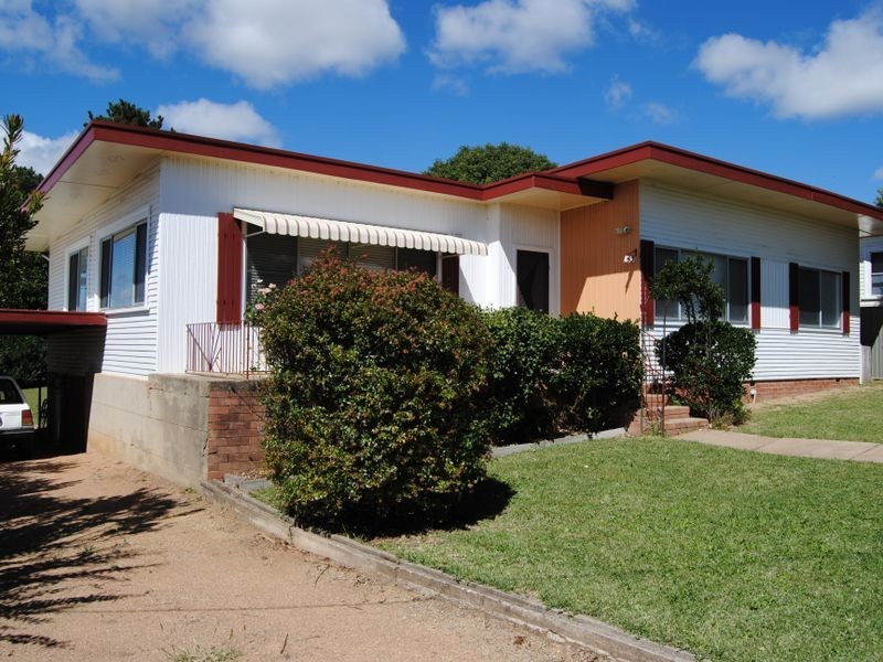 42 Lang Street, Inverell NSW 2360