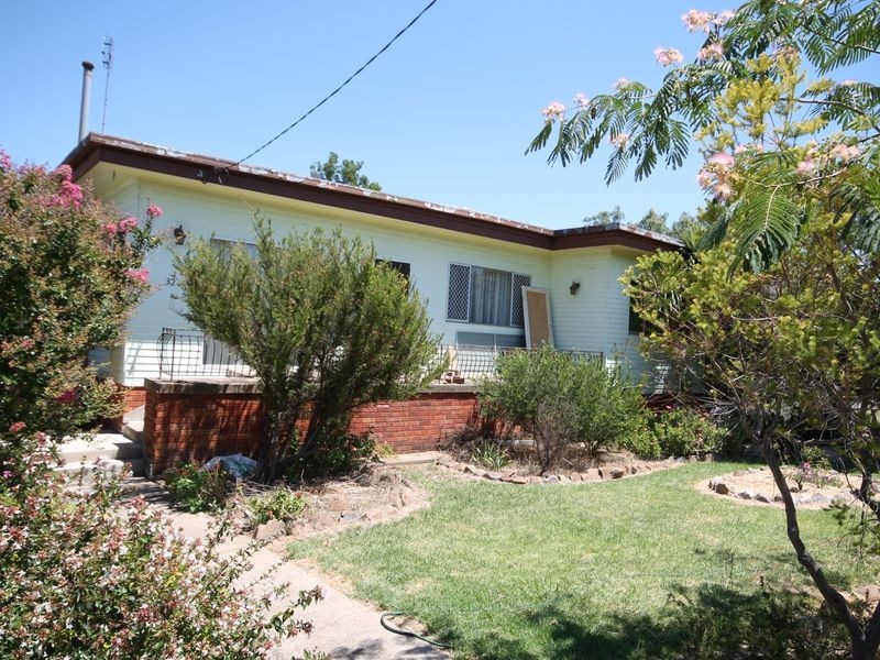 32 Lang Street, Inverell NSW 2360
