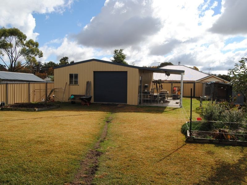 27 Medora Street, Inverell NSW 2360
