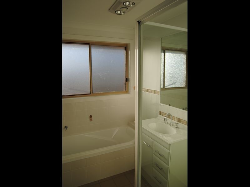 18 Greaves Street, Inverell NSW 2360