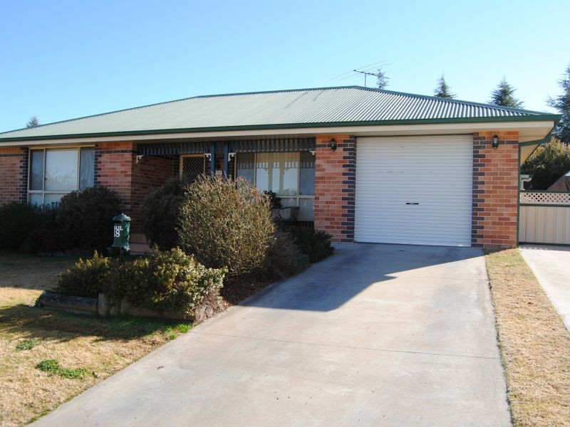 18 Deodara Drive, Inverell NSW 2360