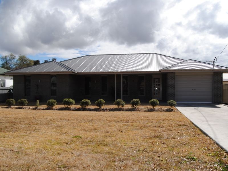 96 Chester Street, Inverell NSW 2360