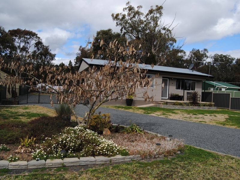 18 Wood Street, Gilgai NSW 2360