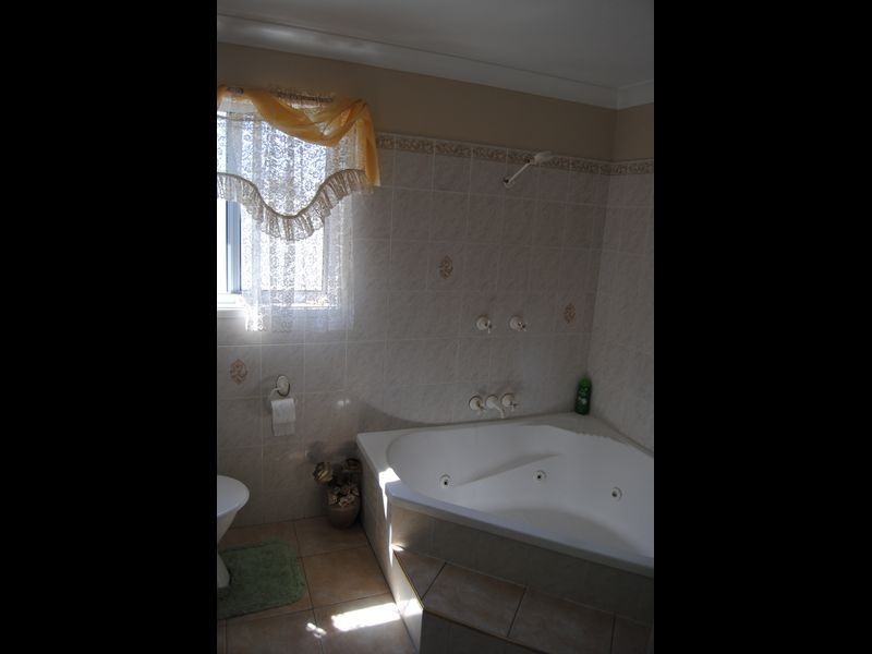 60 Lewin Street, Inverell NSW 2360