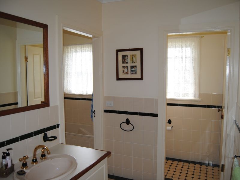 117b Moore Street, Inverell NSW 2360