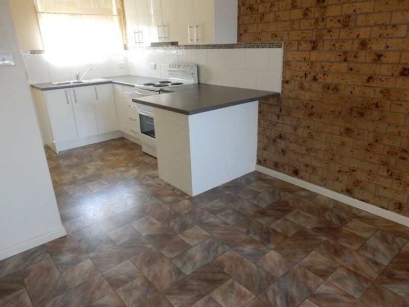 2/63 Ross Street, Inverell NSW 2360