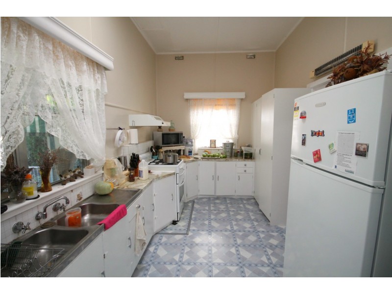 11 Chester Street, Inverell NSW 2360