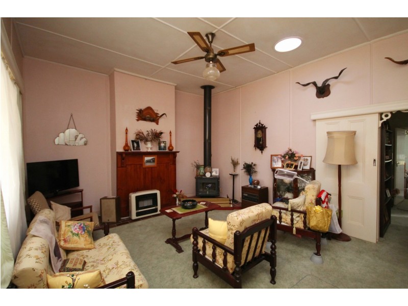 11 Chester Street, Inverell NSW 2360