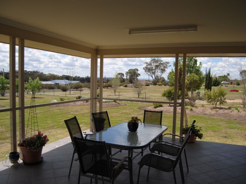 19 Defraines Lane, Inverell NSW 2360