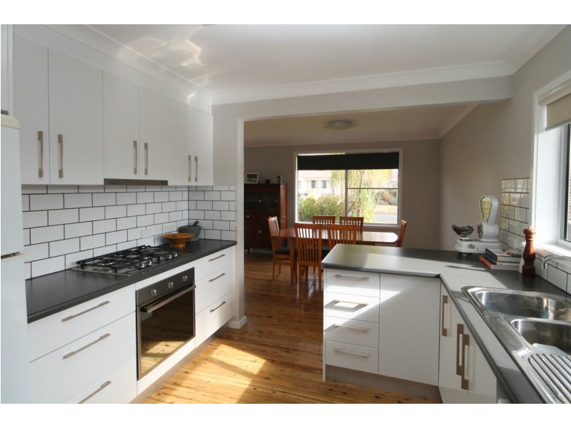 18 Lauder Street, Inverell NSW 2360