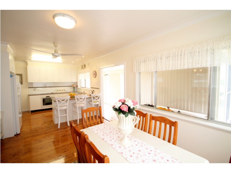 16 Carlyle Street, Inverell NSW 2360