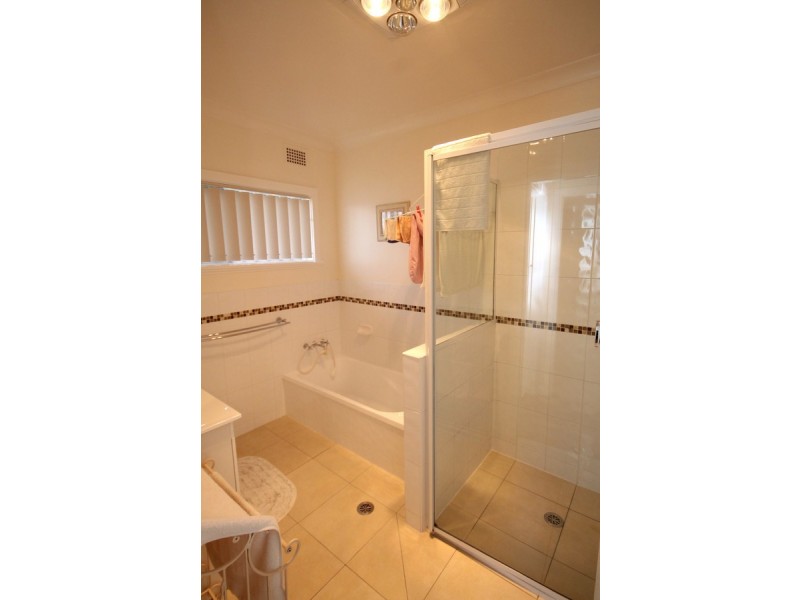 16 Carlyle Street, Inverell NSW 2360