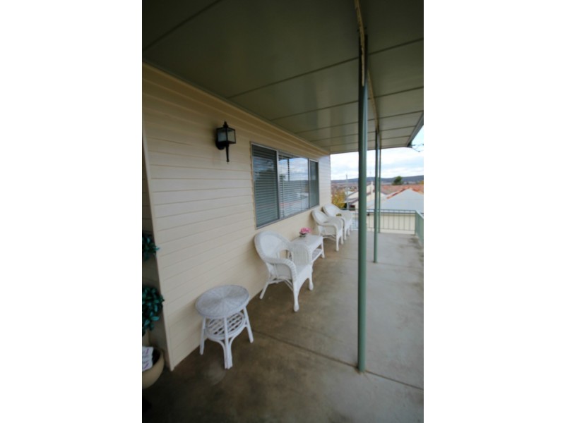 16 Carlyle Street, Inverell NSW 2360