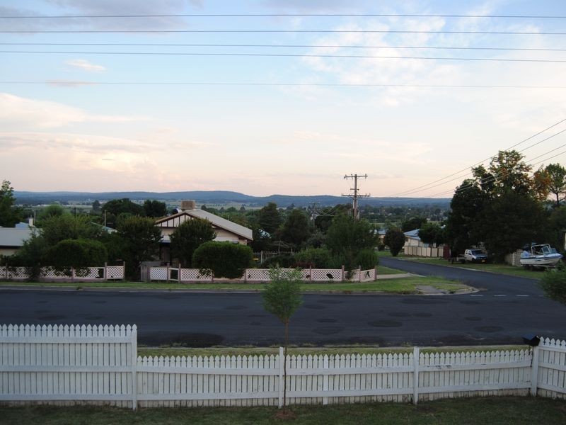 15 Froude Street, Inverell NSW 2360