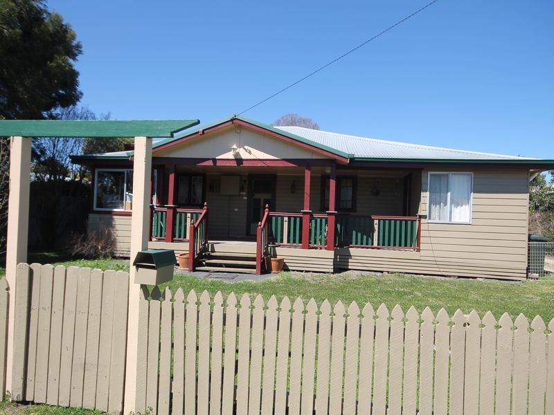 93 Granville Street, Inverell NSW 2360
