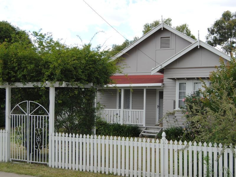 99 Brae Street, Inverell NSW 2360