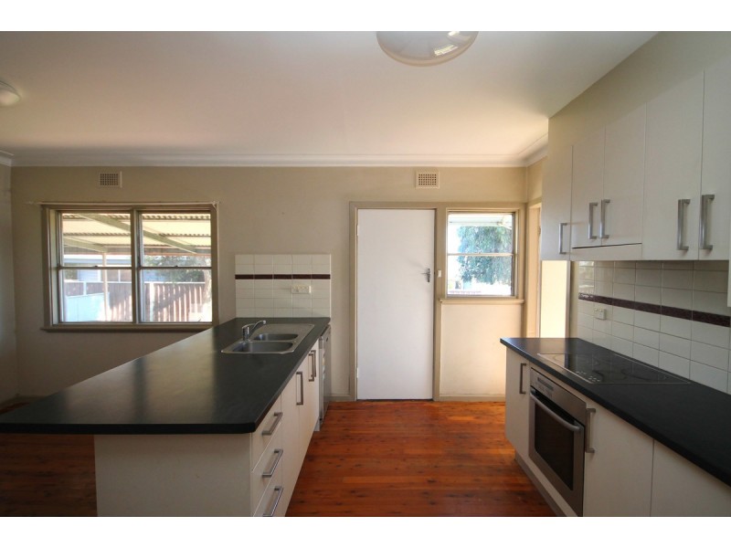 76 Moore Street, Inverell NSW 2360