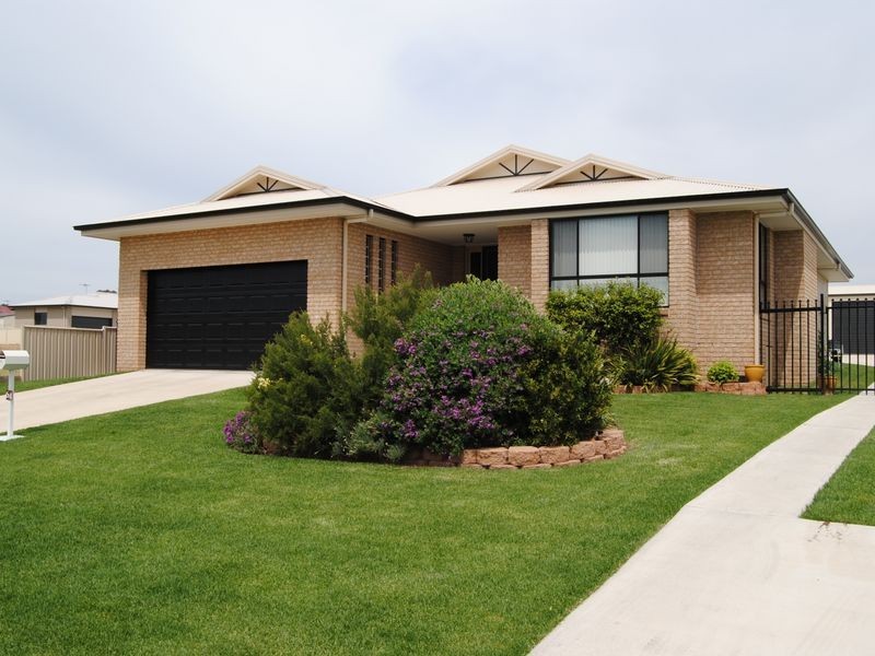 64 Vernon Street, Inverell NSW 2360