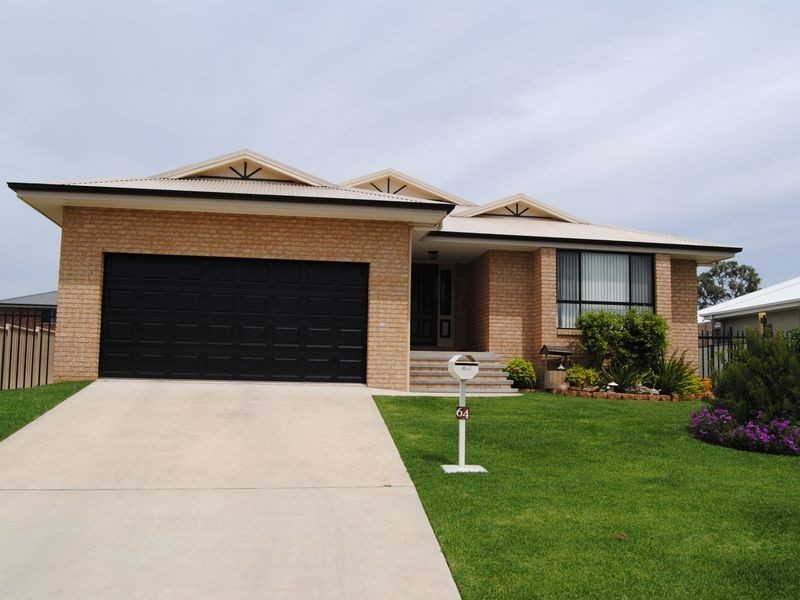 64 Vernon Street, Inverell NSW 2360
