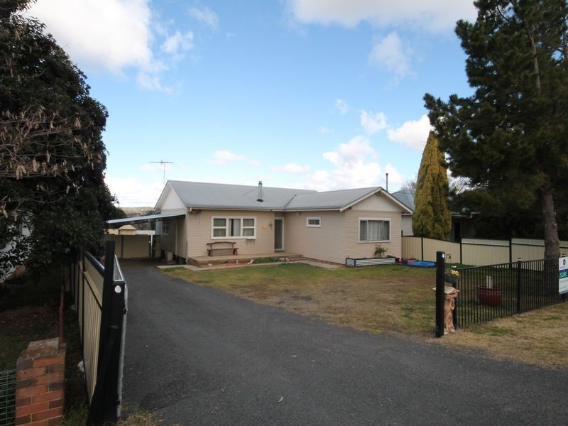 10 Lang Street, Inverell NSW 2360